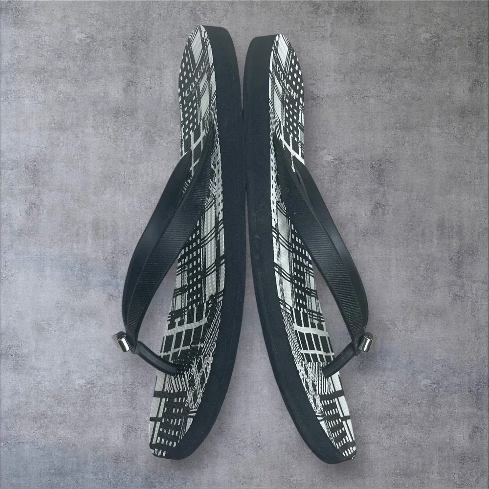 Coach Geometric Black Flip Flop Thong Sandals Womens 9-10 Silver Bow Detail